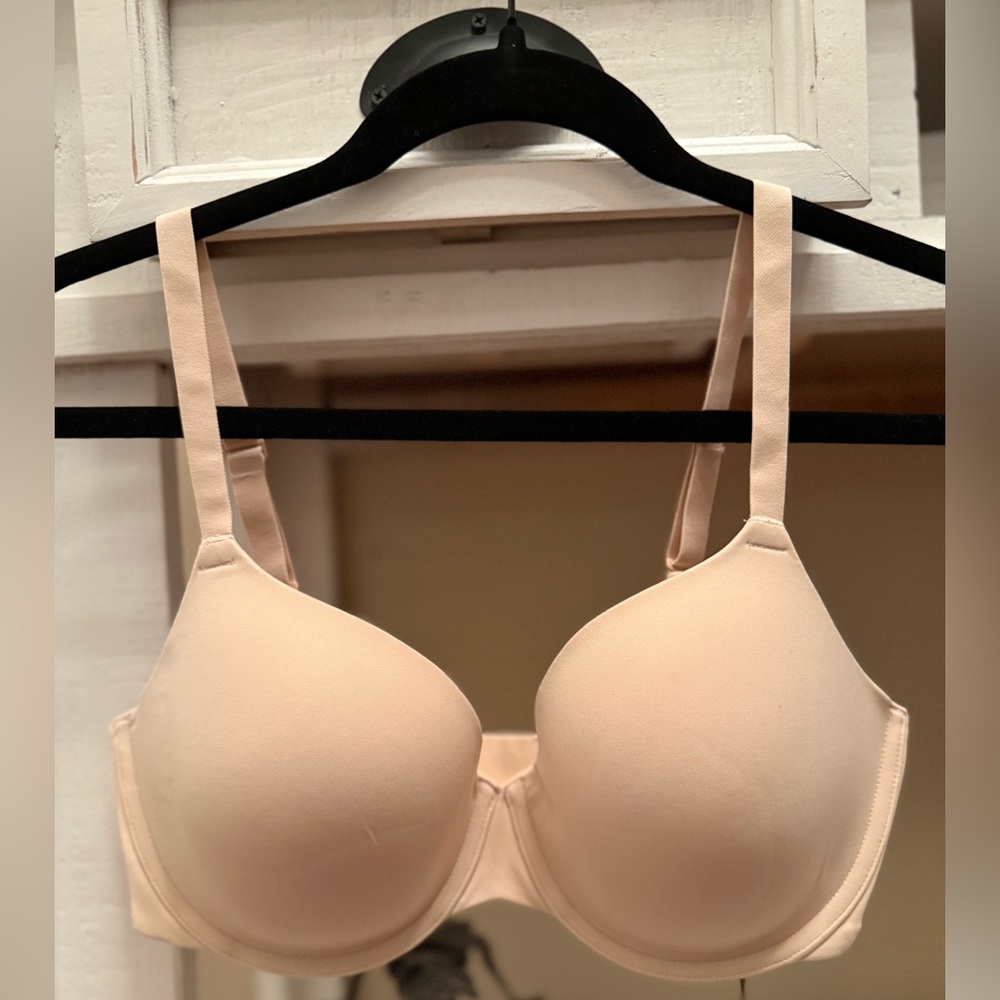 SKIMS Fits Everybody T-Shirt Bra in Sand